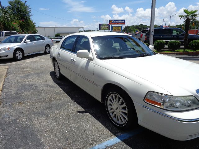 Lincoln Town Car 2003 photo 2
