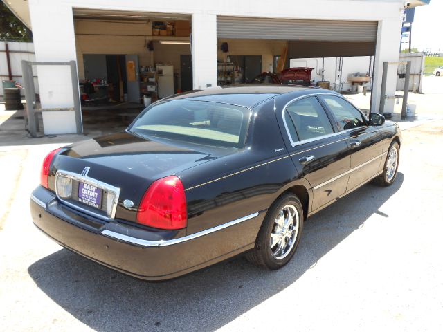 Lincoln Town Car 2003 photo 1