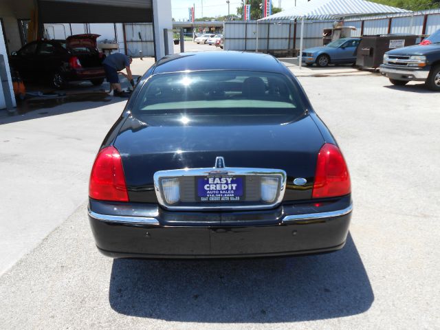 Lincoln Town Car 2003 photo 2
