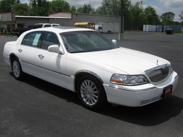 Lincoln Town Car 2003 photo 3