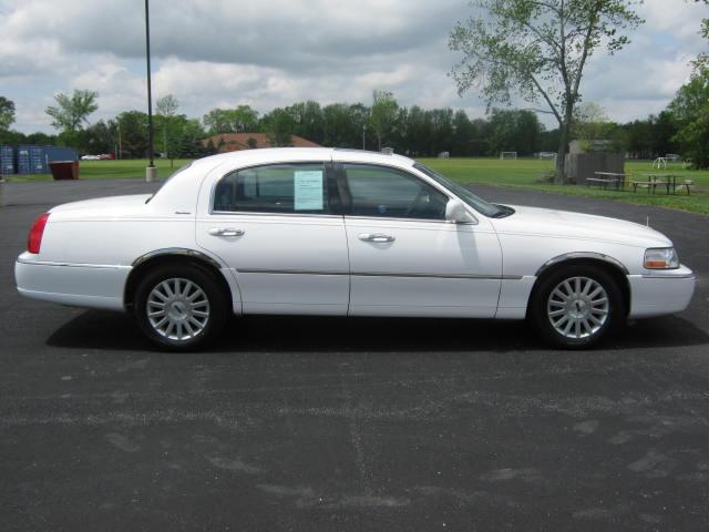 Lincoln Town Car 2003 photo 4