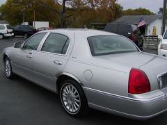 Lincoln Town Car 2003 photo 2