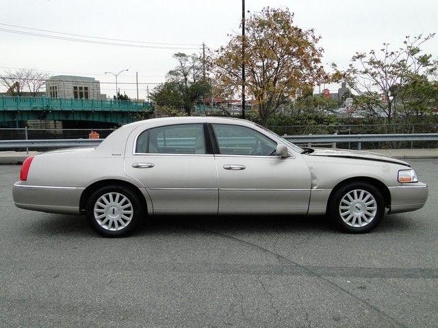 Lincoln Town Car SLT1 AWD Repairable