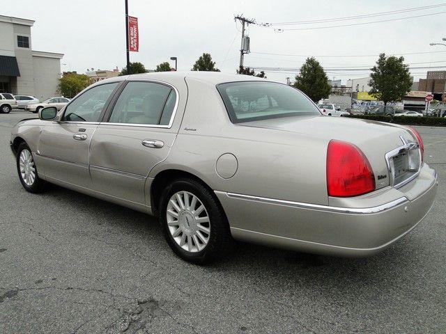 Lincoln Town Car 2003 photo 2