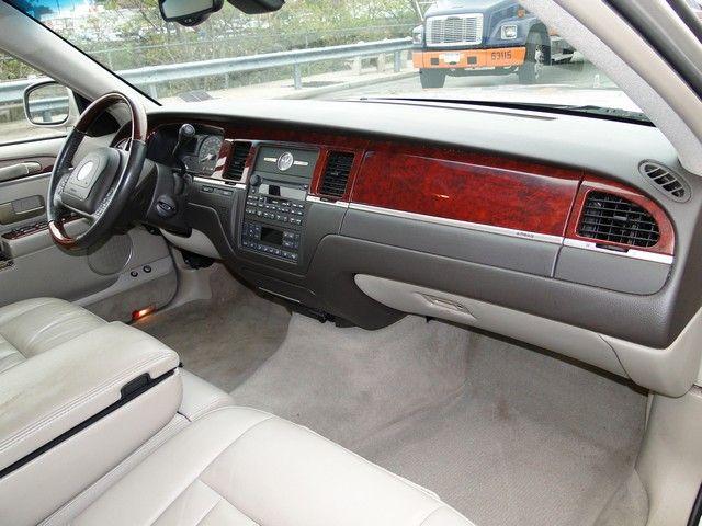 Lincoln Town Car 2003 photo 4