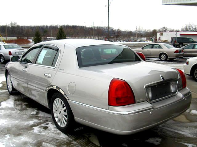 Lincoln Town Car 2003 photo 1