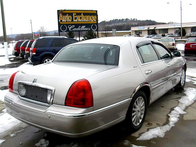Lincoln Town Car 2003 photo 2