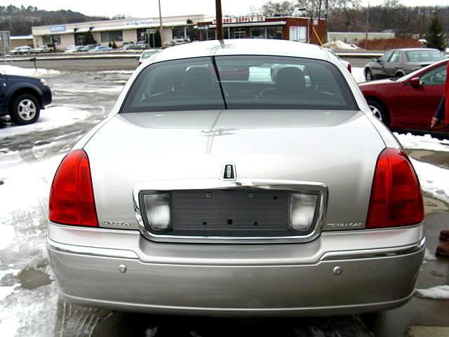 Lincoln Town Car 2003 photo 3