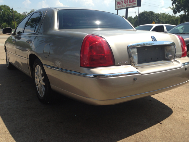 Lincoln Town Car DOWN 4.9 WAC Sedan