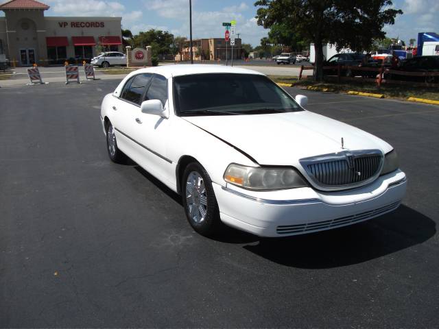 Lincoln Town Car 2003 photo 2