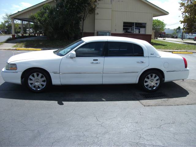 Lincoln Town Car 2003 photo 3