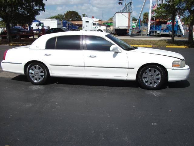 Lincoln Town Car 2003 photo 4