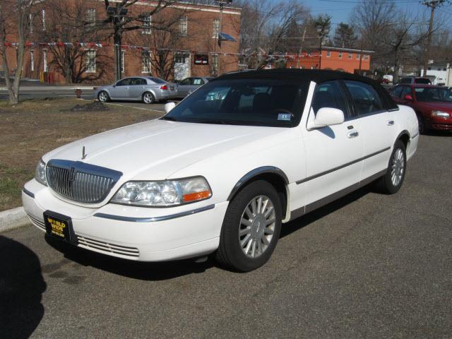 Lincoln Town Car DOWN 4.9 WAC Sedan