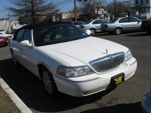 Lincoln Town Car 2003 photo 1