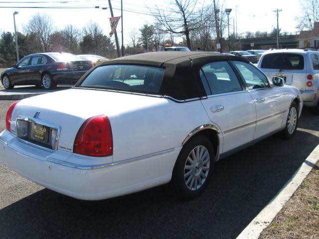 Lincoln Town Car 2003 photo 3