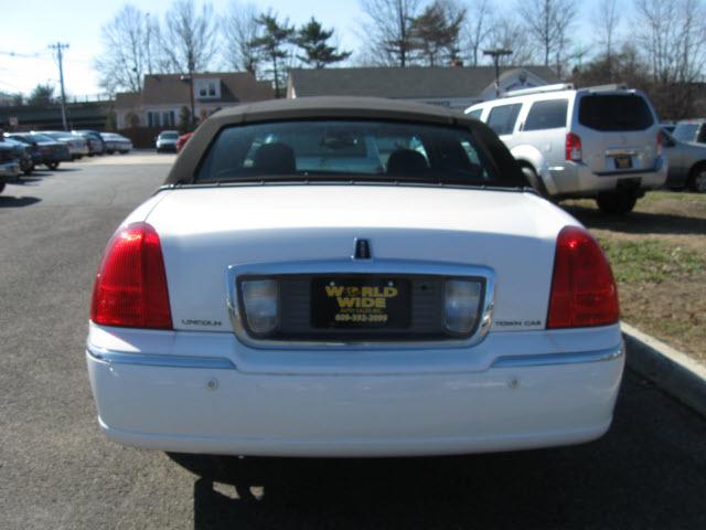 Lincoln Town Car 2003 photo 4