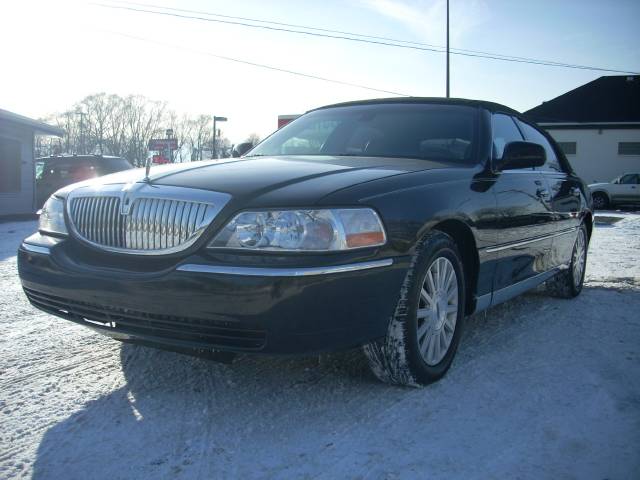 Lincoln Town Car SLT1 AWD Sedan