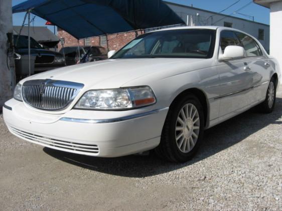 Lincoln Town Car SLT1 AWD Sedan