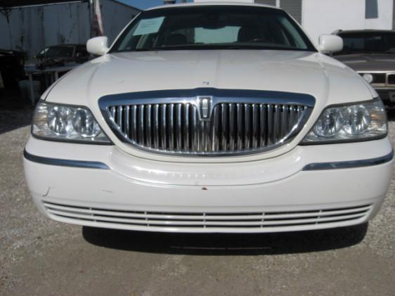Lincoln Town Car 2003 photo 1