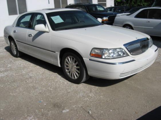 Lincoln Town Car 2003 photo 2