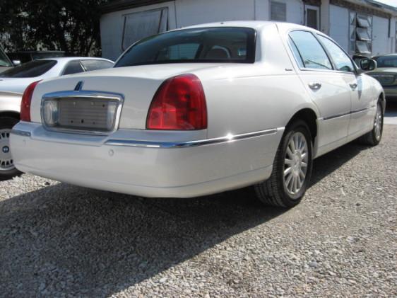 Lincoln Town Car 2003 photo 3