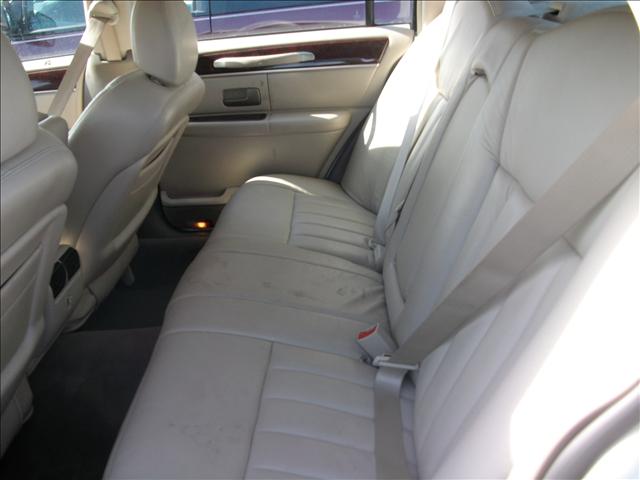Lincoln Town Car 2003 photo 2