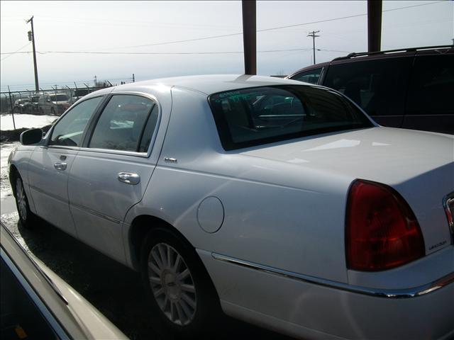 Lincoln Town Car 2003 photo 3