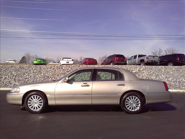 Lincoln Town Car 2003 photo 3