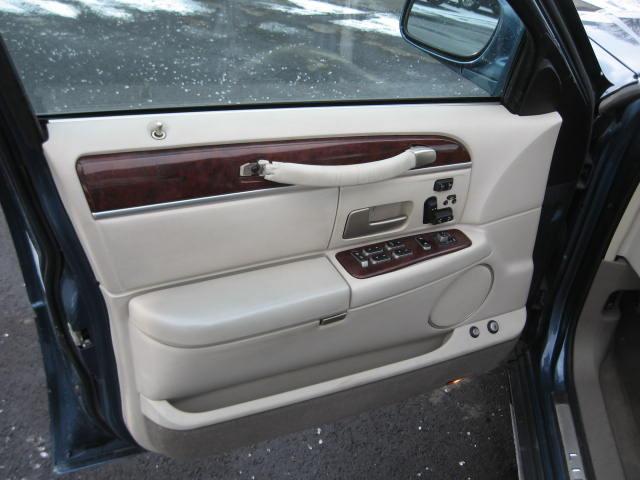 Lincoln Town Car 2003 photo 5