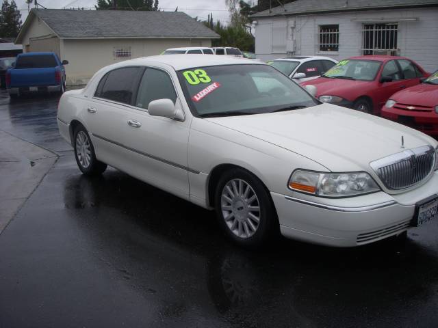 Lincoln Town Car 2003 photo 3