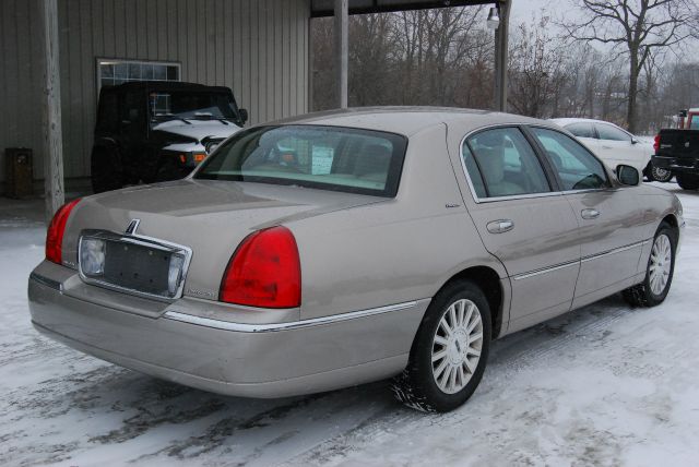 Lincoln Town Car 2003 photo 2