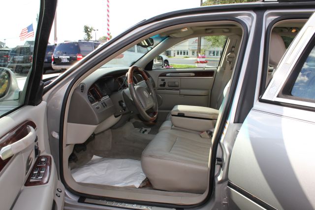 Lincoln Town Car 2003 photo 1