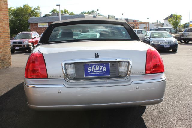 Lincoln Town Car 2003 photo 2