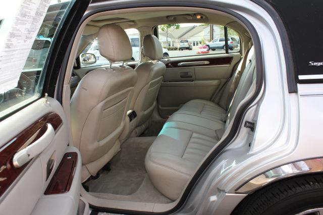 Lincoln Town Car 2003 photo 3