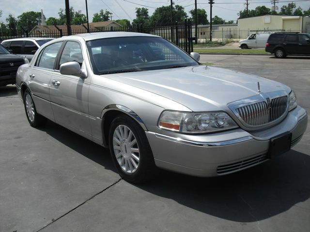 Lincoln Town Car DOWN 4.9 WAC Sedan