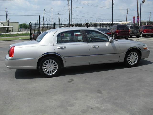 Lincoln Town Car 2003 photo 1