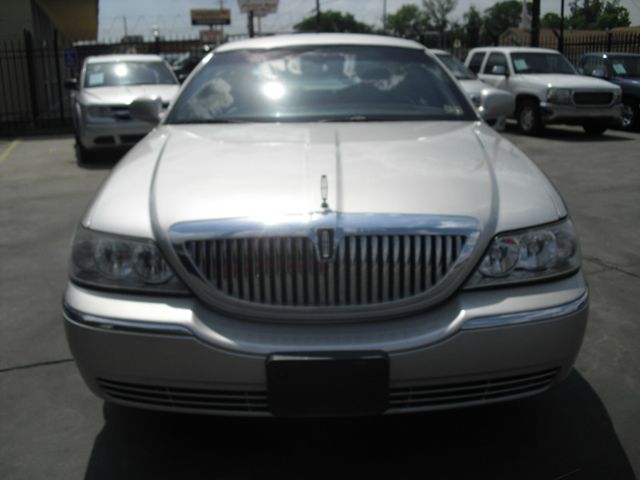 Lincoln Town Car 2003 photo 2