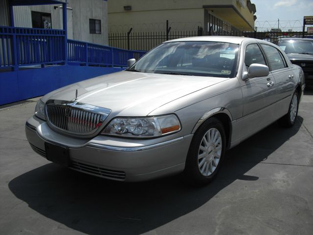 Lincoln Town Car 2003 photo 3