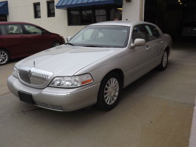 Lincoln Town Car 2003 photo 12