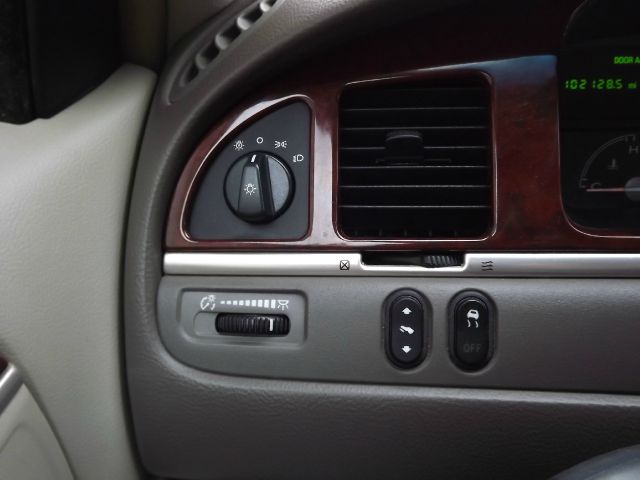 Lincoln Town Car 2003 photo 3