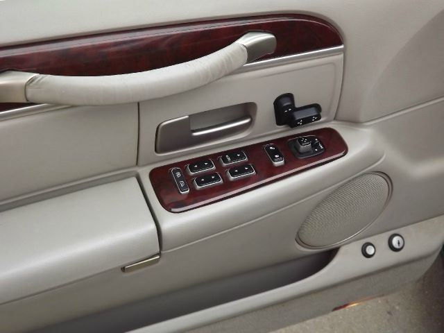 Lincoln Town Car 2003 photo 4