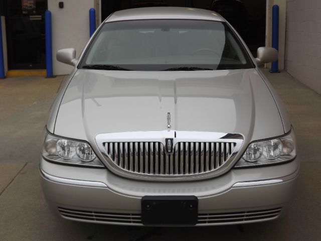 Lincoln Town Car 2003 photo 6