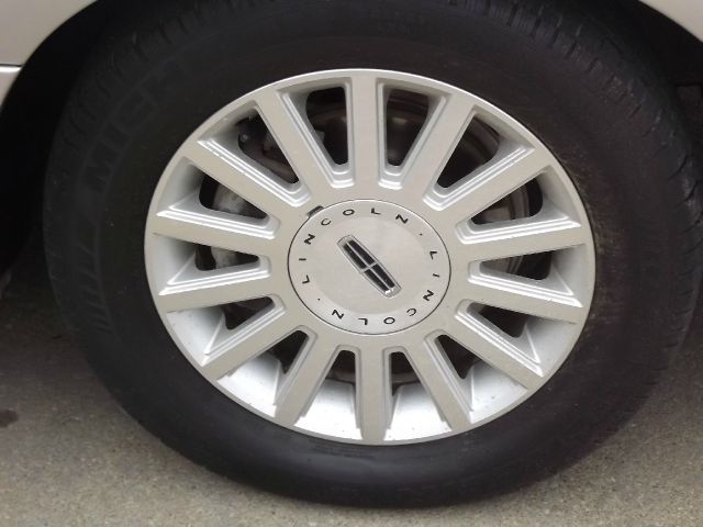 Lincoln Town Car 2003 photo 7