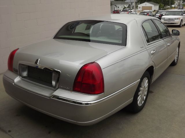 Lincoln Town Car 2003 photo 8