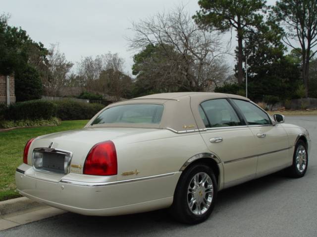 Lincoln Town Car 2003 photo 4