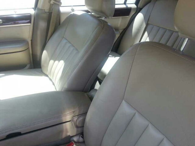 Lincoln Town Car DOWN 4.9 WAC Sedan