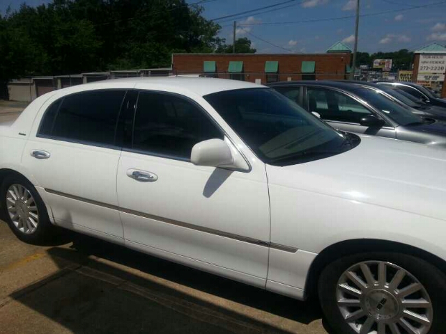Lincoln Town Car 2003 photo 2
