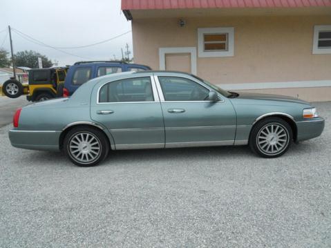 Lincoln Town Car DOWN 4.9 WAC Sedan
