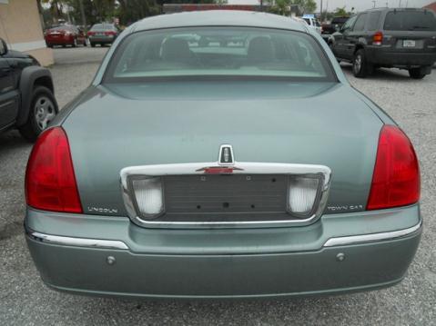 Lincoln Town Car 2003 photo 3