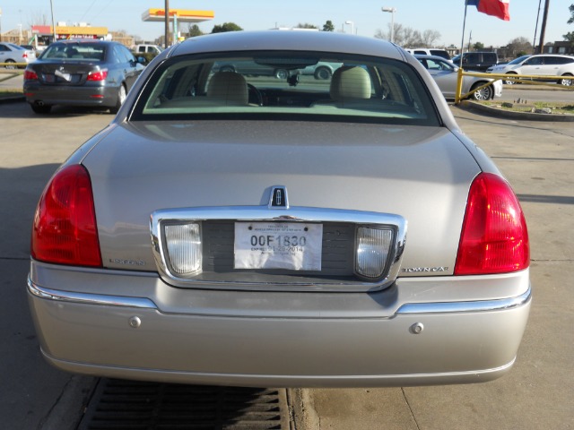 Lincoln Town Car 2003 photo 1
